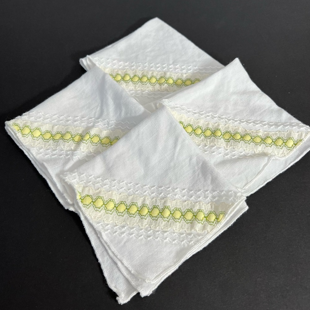 Vintage Linen Embroidery and Lace Napkins set of 4 Picnic Dinner 9.5" Square